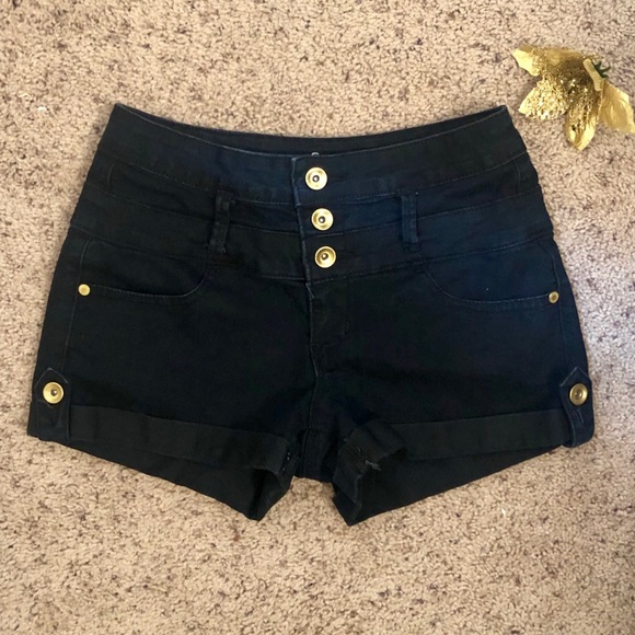 refuge Pants - Black Shorts➰